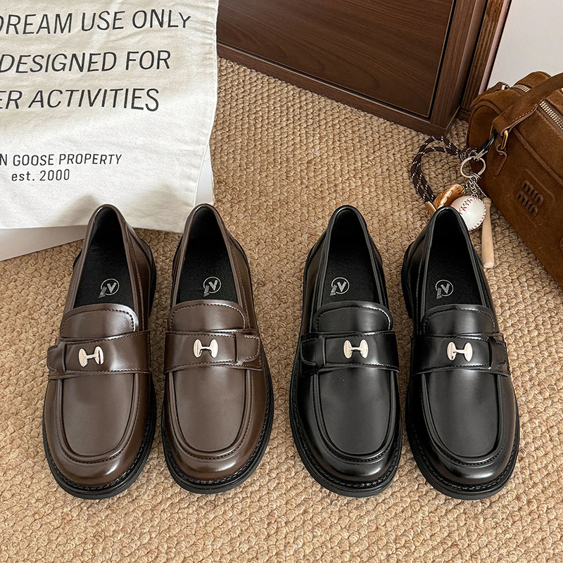 Ženske loaferice s debelim potplatom - Slip-On, PU koža, zaobljeni nos, srednja visina potpetice 3-5 cm, gumeni potplat
