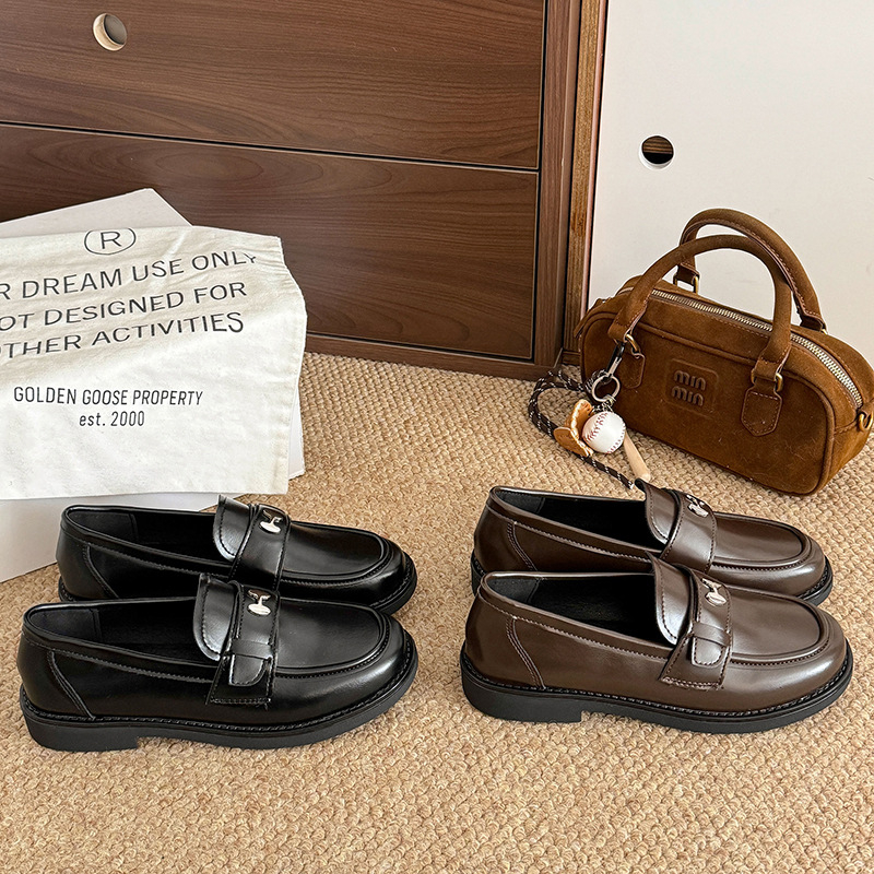 Ženske loaferice s debelim potplatom - Slip-On, PU koža, zaobljeni nos, srednja visina potpetice 3-5 cm, gumeni potplat