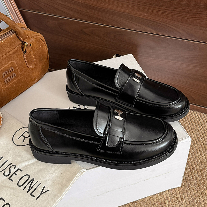 Ženske loaferice s debelim potplatom - Slip-On, PU koža, zaobljeni nos, srednja visina potpetice 3-5 cm, gumeni potplat