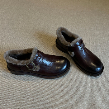 Loafers με επένδυση από γούνα προβάτου, κυκλική μύτη, εξωτερικό από διαχωρισμένο δέρμα βοδιού, σόλα από καουτσούκ, μεσαία φτέρνα 3-5 cm
