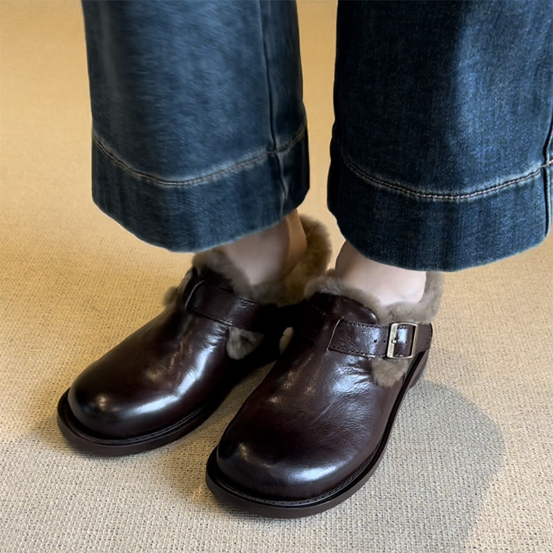 Loafers με επένδυση από γούνα προβάτου, κυκλική μύτη, εξωτερικό από διαχωρισμένο δέρμα βοδιού, σόλα από καουτσούκ, μεσαία φτέρνα 3-5 cm