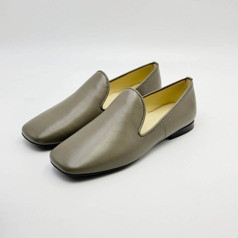 Ženske loafers-mule cipele u euro-američkom stilu, kvadratni vrh, gornji dio od kože top-grain, ulošak od kože krave, gumeni đon, niski potpetice