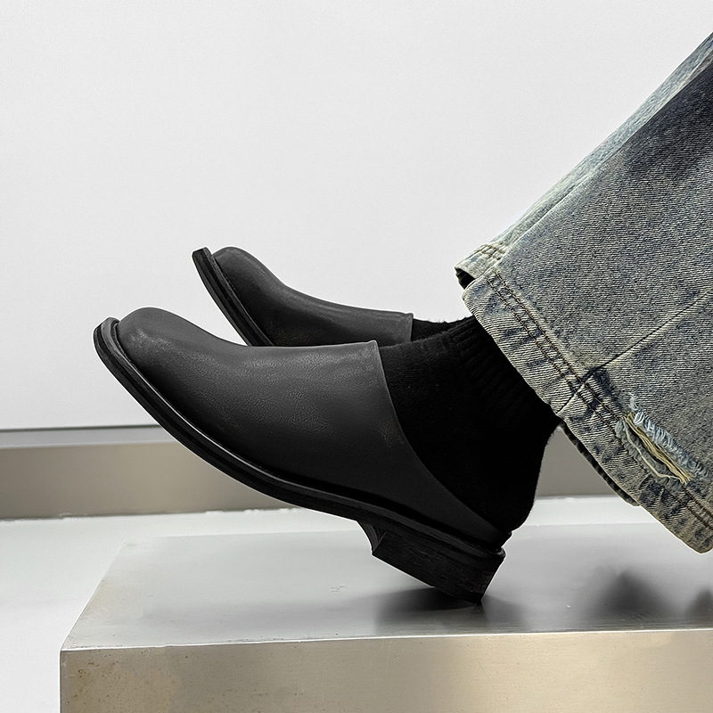 Muške mule s zatvorenim prstom, debela gumena potplata, nubuk gornji dio, proljeće 2025