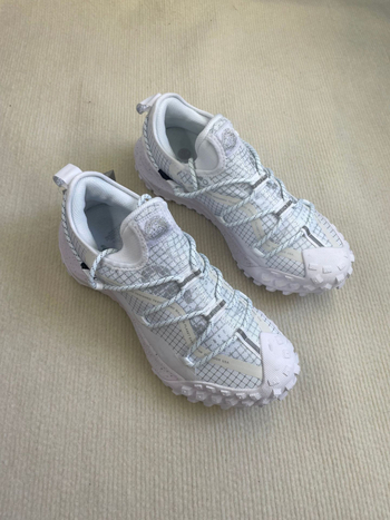Planinarske tenisice za teren s Gore-Tex, vodootporne i protuklizne gumene đonove (niski kroj, gornji dio od sintetičke kože)