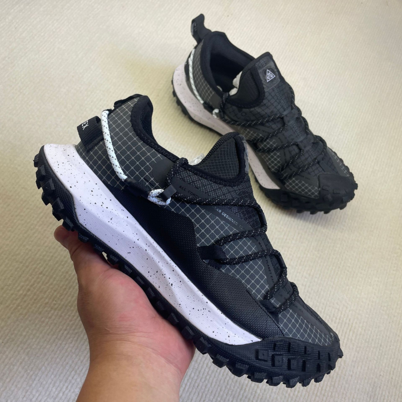 Planinarske tenisice za teren s Gore-Tex, vodootporne i protuklizne gumene đonove (niski kroj, gornji dio od sintetičke kože)