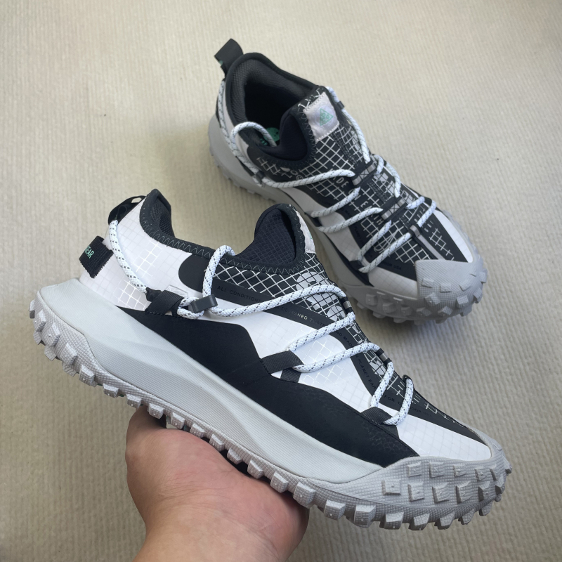 Planinarske tenisice za teren s Gore-Tex, vodootporne i protuklizne gumene đonove (niski kroj, gornji dio od sintetičke kože)
