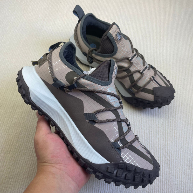 Planinarske tenisice za teren s Gore-Tex, vodootporne i protuklizne gumene đonove (niski kroj, gornji dio od sintetičke kože)