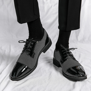 Loafers s lanenim gornjim dijelom, model s color-block uzorkom, vezanje, otporni na habanje, gumeni đon