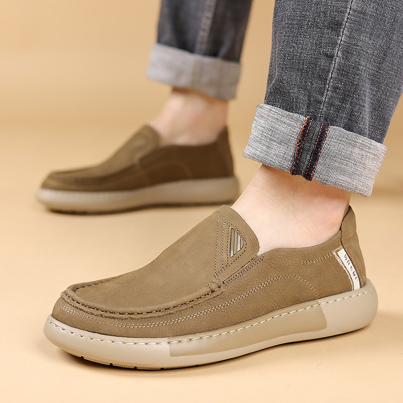 Muški kožni loafersi | Gornji materijal: prva sloja teleće kože; Potplat: pjena guma; Oblik vrha: okrugli; Visina gornjeg dijela: niski profil; Zatvaranje: slip-on