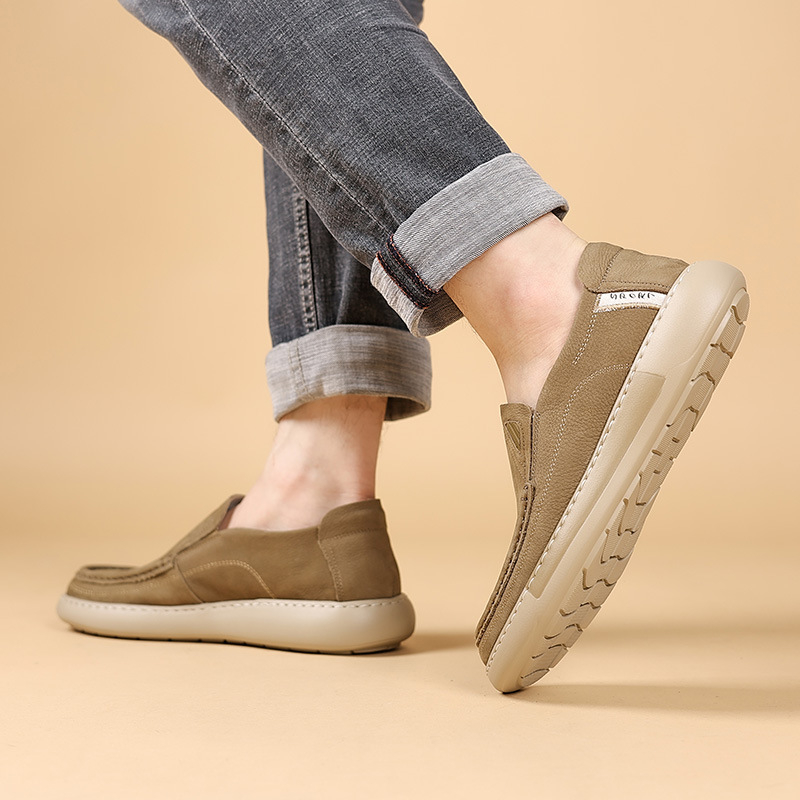 Muški kožni loafersi | Gornji materijal: prva sloja teleće kože; Potplat: pjena guma; Oblik vrha: okrugli; Visina gornjeg dijela: niski profil; Zatvaranje: slip-on