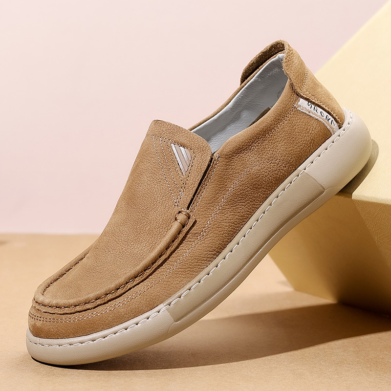 Muški kožni loafersi | Gornji materijal: prva sloja teleće kože; Potplat: pjena guma; Oblik vrha: okrugli; Visina gornjeg dijela: niski profil; Zatvaranje: slip-on
