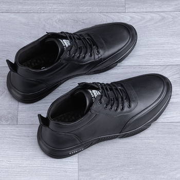 Ghete din piele naturală pentru bărbați, înălțime până la gleznă, căptușite cu piele de porc, talpă din cauciuc, închidere cu șireturi, pentru iarnă