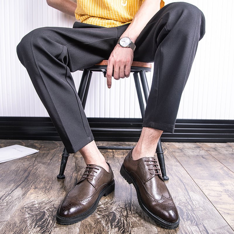 Pantofi masculi din piele: partea superioară din piele Ultrafilm, vârf ascuțit, talpă din cauciuc, căptușeală PU, închidere cu șireturi – stil business