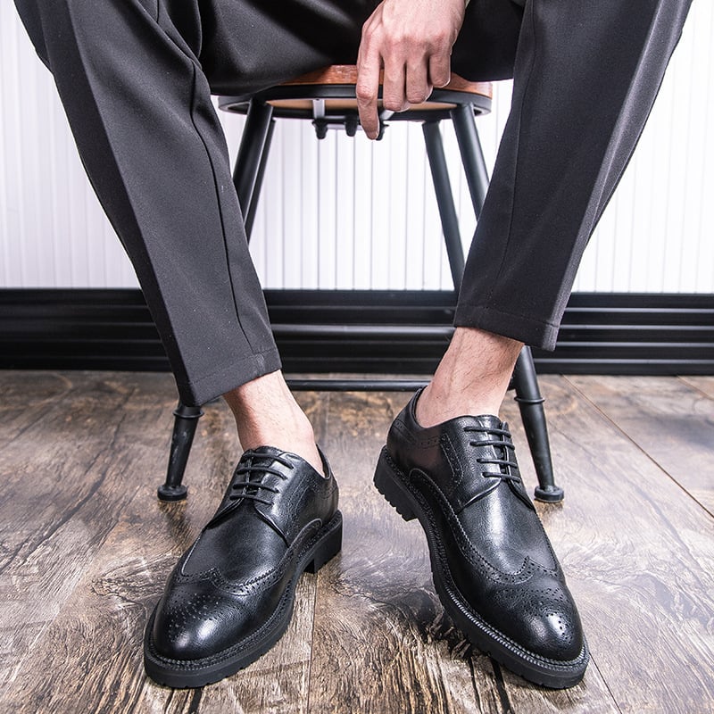 Pantofi masculi din piele: partea superioară din piele Ultrafilm, vârf ascuțit, talpă din cauciuc, căptușeală PU, închidere cu șireturi – stil business