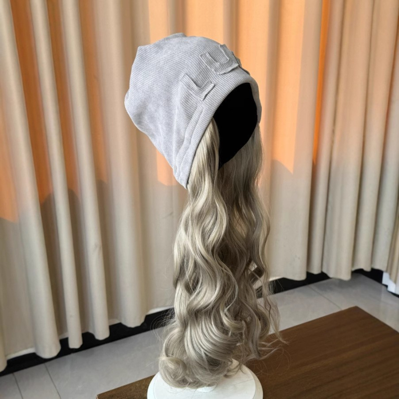 Kapa-peruka, jedan komad, uklonjiva; vlakna otporna na toplinu; ležerni zimski stil; bangs se mogu poravnati ili nagnuti; nije pogodna za trajnu ili bojenje