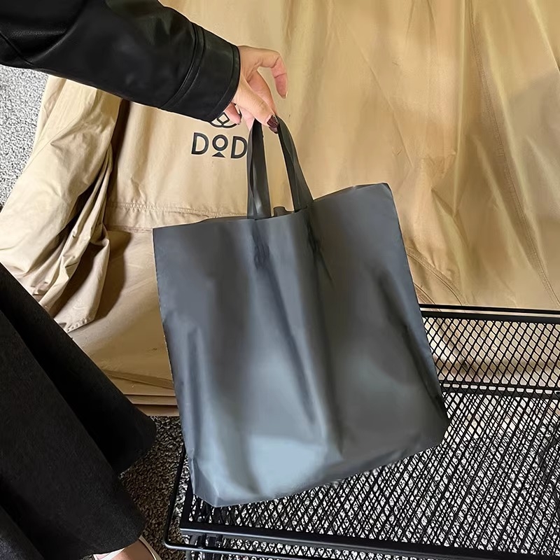 Plastična torba za pakiranje odjeće s mat površinom i mogućnošću tiskanja logotipa za darovno pakiranje; dvostruka debljina 16 slojeva; brend Haoxin Packaging