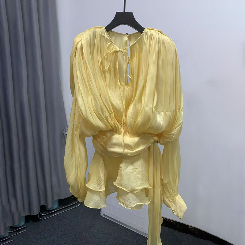 Rochie cu guler rotund, mâneci lampă, talie înaltă, fustă plisată neregulată (amestec poliester-elastan)