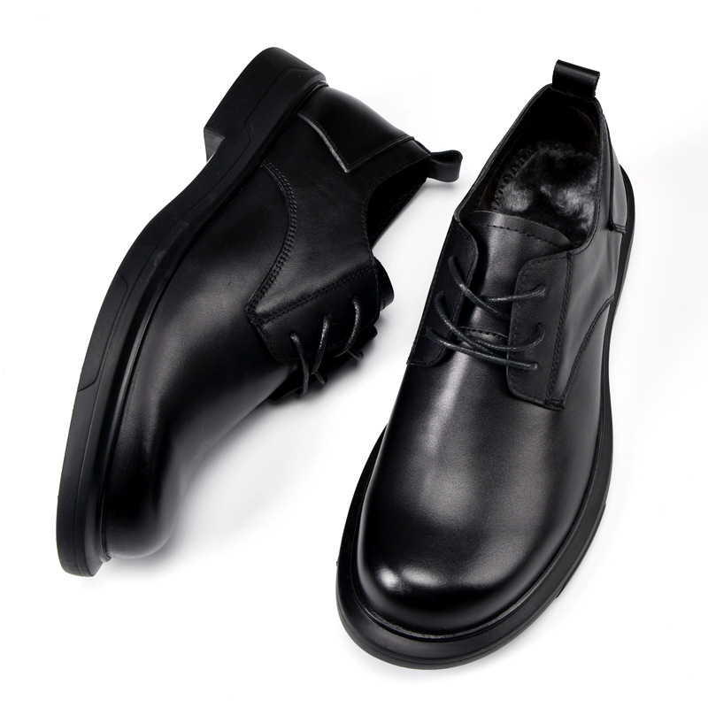 Muške kožne cipele za poslovni stil loafers; gornji dio od kože prvog sloja goveda; potplat od gume; ulošak od kože prvog sloja svinja; podstava od svinjske kože