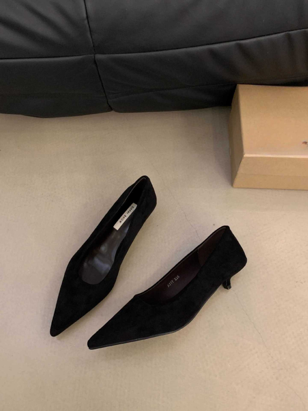 Ženske salonke od velura s uskim nosom, tankom potpeticom, gumom na đonu, visina pete 6–8 cm
