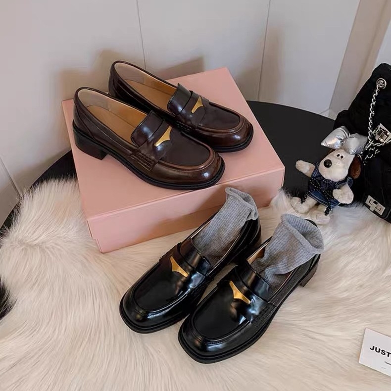 Ženski loafers slip-on s okruglim vrhom, srednji pet 3–6 cm, gornji materijal superfiber, PU uložak