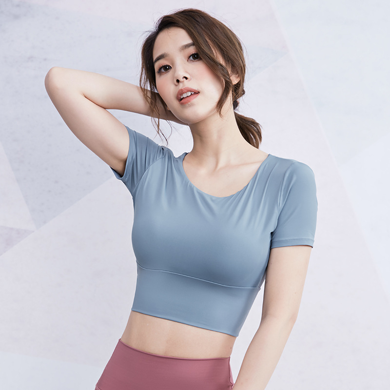 Fitness top u stilu prsluka s oblikovanim košaricama, bez naramenica, 91% najlonska tkanina, jednovrstan dizajn