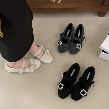 Női Mary Jane cipők, kerek orrú, magasságot növelő talp, oldalsó csattal záródó (Toe shape: Round head; Upper material: Woolen; Heel height: Low heel (<3 cm); Closure: Side buckle; Insole material: Artificial hair)