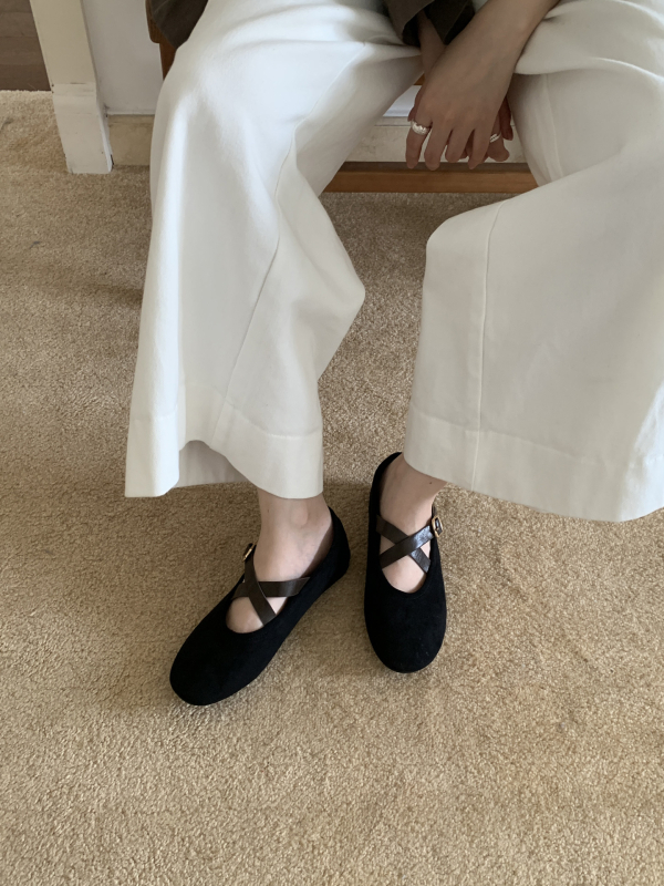 Koreai stílusú Mary Jane lapos cipő, kerek orr, gumi felső és talp, slip-on kivitel, alacsony sarok 1-3 cm