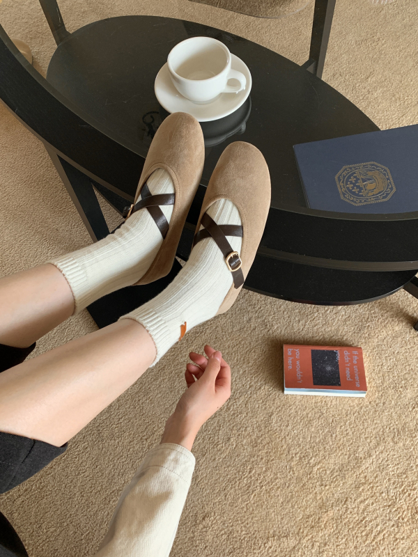 Koreai stílusú Mary Jane lapos cipő, kerek orr, gumi felső és talp, slip-on kivitel, alacsony sarok 1-3 cm