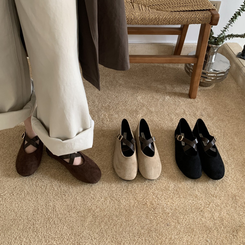 Koreai stílusú Mary Jane lapos cipő, kerek orr, gumi felső és talp, slip-on kivitel, alacsony sarok 1-3 cm