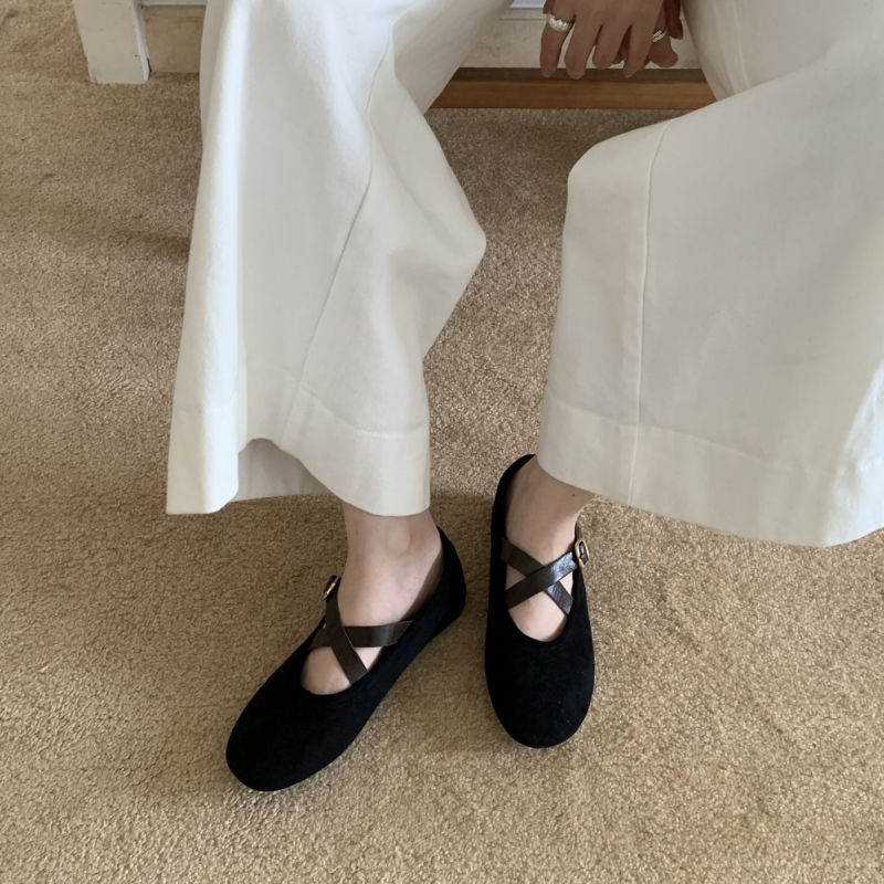 Koreai stílusú Mary Jane lapos cipő, kerek orr, gumi felső és talp, slip-on kivitel, alacsony sarok 1-3 cm