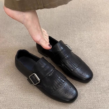 Női loaferek valódi bőrből, felsőrész tehenbőrből készült bevonattal, belső bélés természetes bőr, gumitalp, alacsony lapos sarok