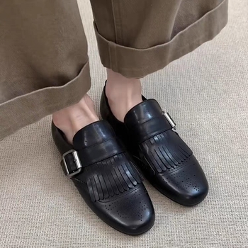 Női loaferek valódi bőrből, felsőrész tehenbőrből készült bevonattal, belső bélés természetes bőr, gumitalp, alacsony lapos sarok