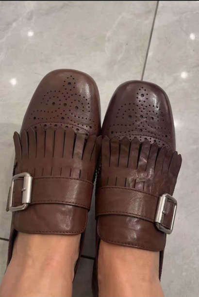 Női loaferek valódi bőrből, felsőrész tehenbőrből készült bevonattal, belső bélés természetes bőr, gumitalp, alacsony lapos sarok