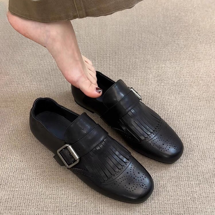 Női loaferek valódi bőrből, felsőrész tehenbőrből készült bevonattal, belső bélés természetes bőr, gumitalp, alacsony lapos sarok