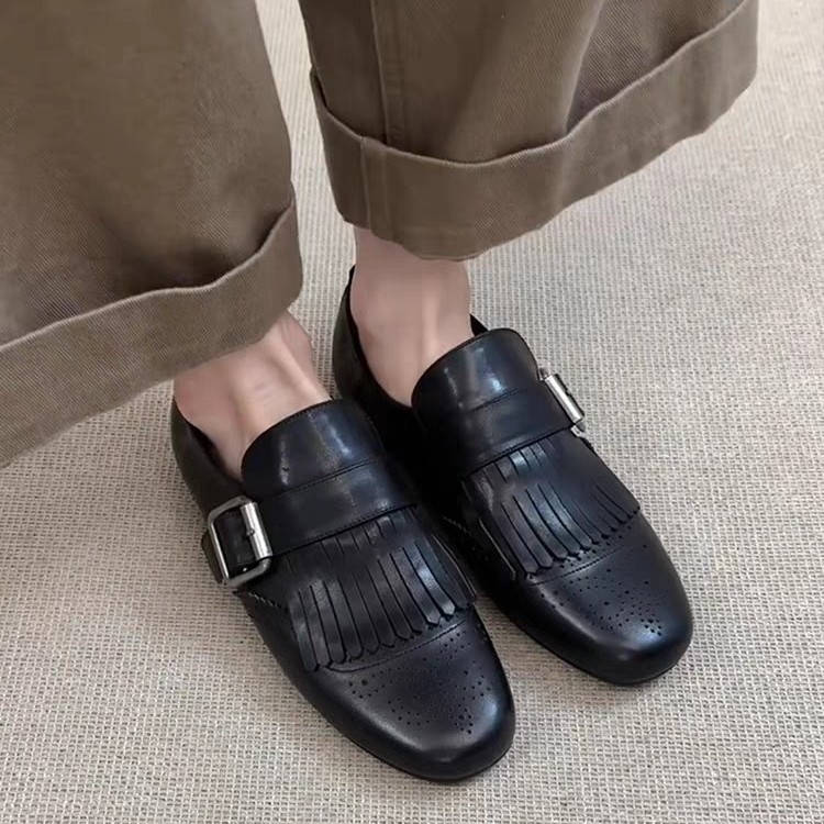 Női loaferek valódi bőrből, felsőrész tehenbőrből készült bevonattal, belső bélés természetes bőr, gumitalp, alacsony lapos sarok