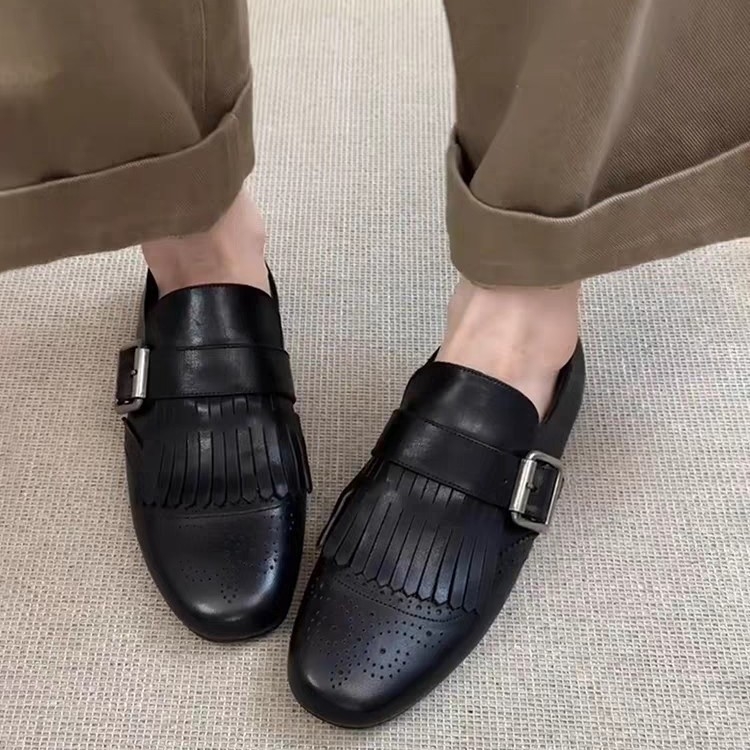 Női loaferek valódi bőrből, felsőrész tehenbőrből készült bevonattal, belső bélés természetes bőr, gumitalp, alacsony lapos sarok