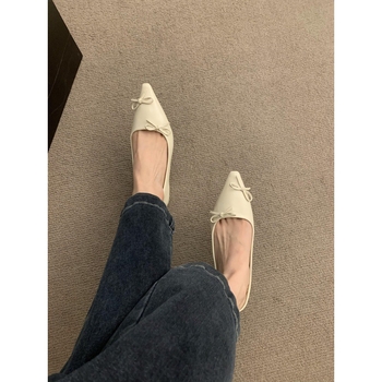 Női alacsony sarkú cipő, hegyes orral, slip-on – felső rész mikroszálas, belső mikroszál, gumitalp, őszi viselet