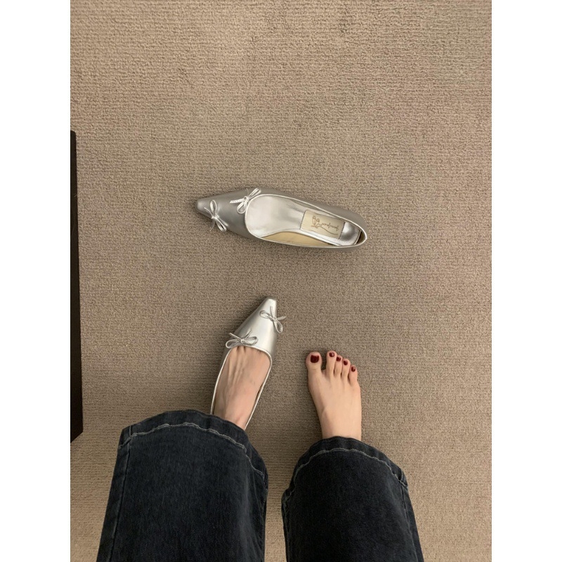 Női alacsony sarkú cipő, hegyes orral, slip-on – felső rész mikroszálas, belső mikroszál, gumitalp, őszi viselet