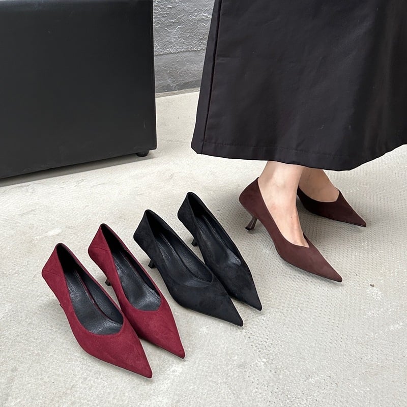 Ženske pumps od velura s uskim nosom, srednji peta 3-5 cm, casual stil (gumeni potplat)