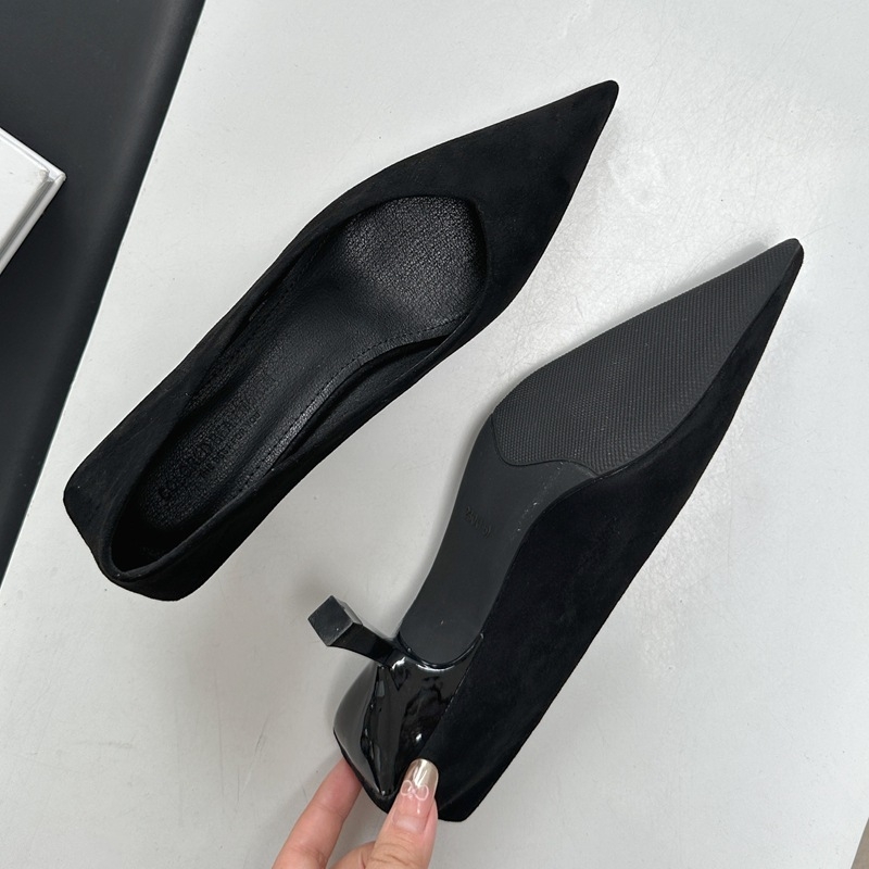 Ženske pumps od velura s uskim nosom, srednji peta 3-5 cm, casual stil (gumeni potplat)