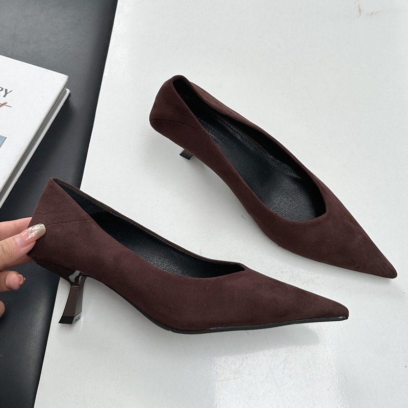 Ženske pumps od velura s uskim nosom, srednji peta 3-5 cm, casual stil (gumeni potplat)