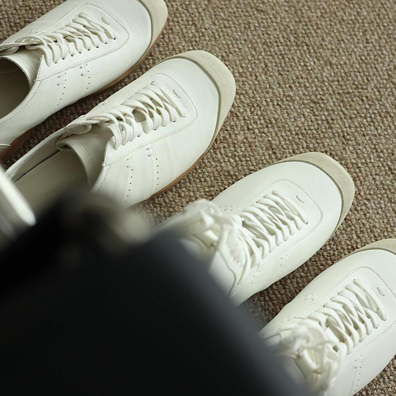 Trenerske tenisice—inspirirane boksom, britski stil, unisex casual minimalistične tenisice (gornji dio od mikrovlaknaste kože, ulošak od ovčje kože, gumeni potplat, oštar vrh, vezanje).