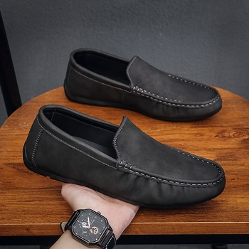 Muške slip-on mokasice s gornjim dijelom od kozje kože, kožni vrh prsta, PU ulošak, pjenasti gumeni potplat, jednobojne