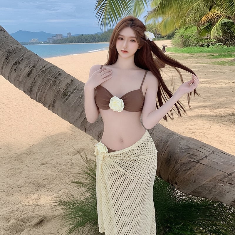 Женски бански костюм от три части: бикини с разделена дълга пола, без ръкави, полиестер 88% и подплата