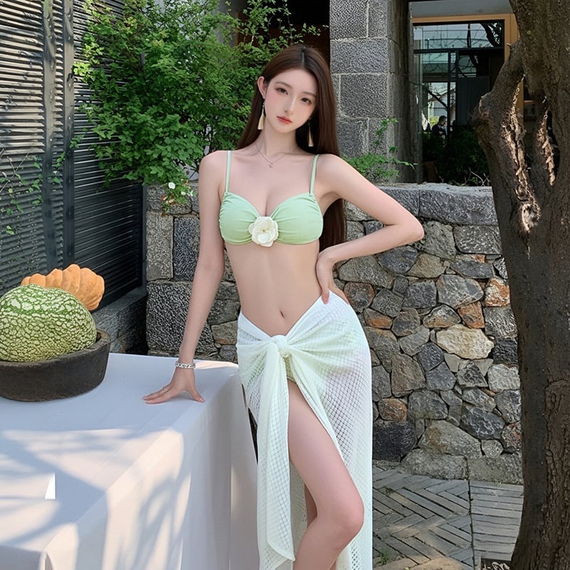 Женски бански костюм от три части: бикини с разделена дълга пола, без ръкави, полиестер 88% и подплата