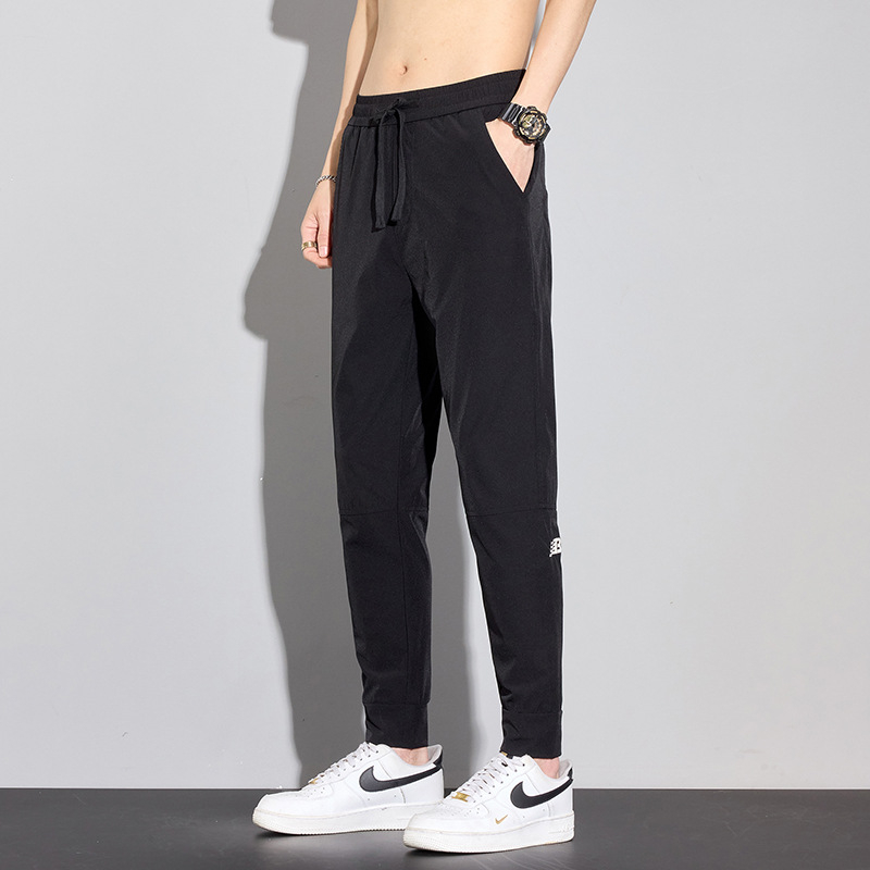 Proljetne muške jogger hlače u korejskom stilu s elastičnim pojasom, cropped duljina, vezeni detalj, casual, pamukova mješavina