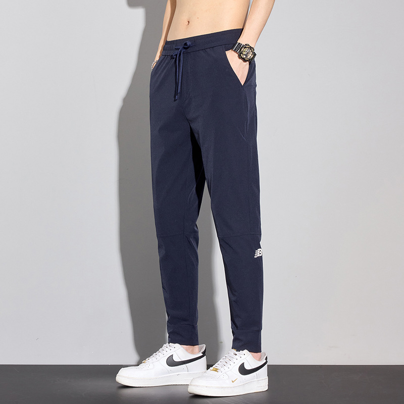 Proljetne muške jogger hlače u korejskom stilu s elastičnim pojasom, cropped duljina, vezeni detalj, casual, pamukova mješavina