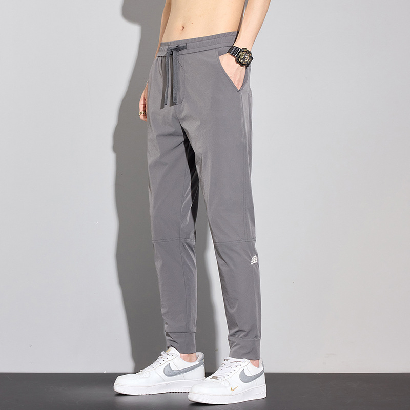 Proljetne muške jogger hlače u korejskom stilu s elastičnim pojasom, cropped duljina, vezeni detalj, casual, pamukova mješavina
