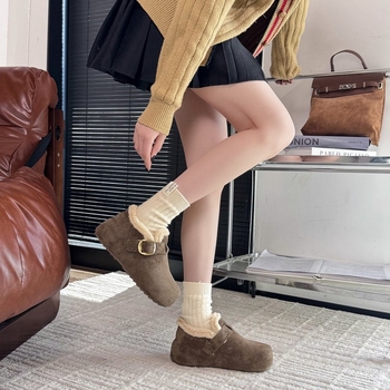 Ravne cipele u minimalističkom Birkenstock stilu, zaobljena nosnica, gornji dio od kože od mikrovlakna, 3–5 cm debela platforma