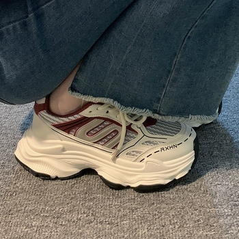 Ženske tenisice u stilu dad shoes s debelom potplatom, prozračna mrežica na gornjem dijelu, PU gornji dio, gumeni potplat injekcijom, vezanje sprijeda
